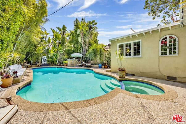 Exterior, Pool
