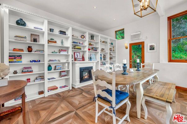Dining room, Fireplace, Interior, Recessed Lighting, Wood Texture Flooring