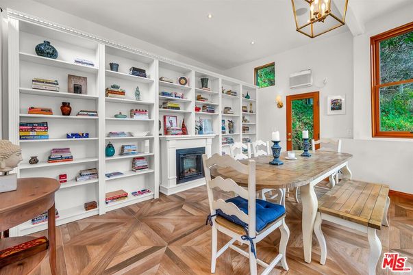 Dining room, Fireplace, Interior, Recessed Lighting, Wood Texture Flooring