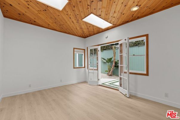 Empty room, Interior, Recessed Lighting, Wooden Ceilings, Wood Texture Flooring