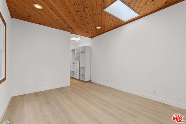 Empty room, Interior, Recessed Lighting, Wooden Ceilings, Wood Texture Flooring