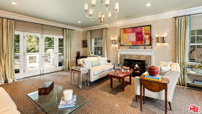 Chandelier, Fireplace, Interior, Living room, Recessed Lighting