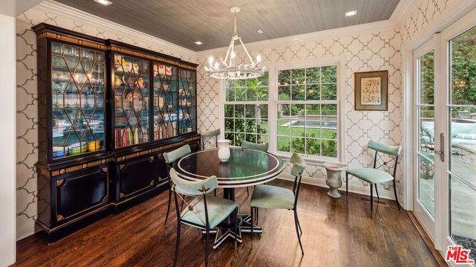 Chandelier, Dining room, Interior, Pendant Lights, Recessed Lighting, Wood Texture Flooring