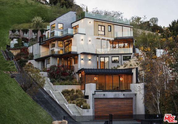 Attached, Exterior, Facade, Modern
