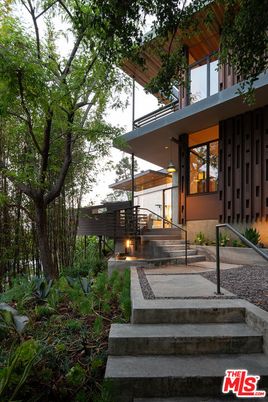 Backyard, Exterior, Facade, Modern