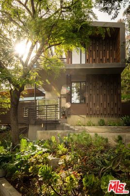 Backyard, Exterior, Facade, Modern