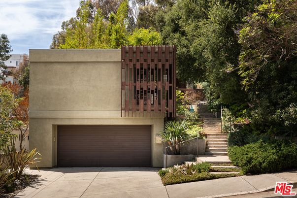 Attached, Exterior, Facade, Modern