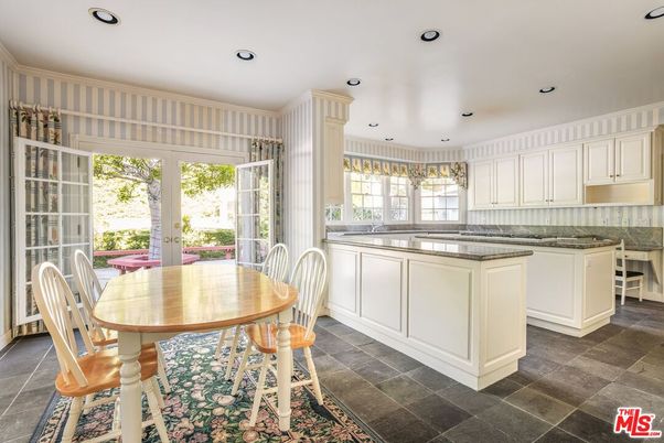 Dining room, Interior, Kitchen, Recessed Lighting
