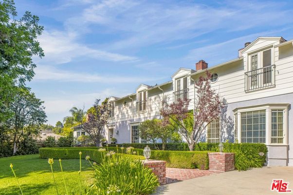 Backyard, Exterior, Facade, French Provincial