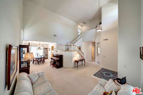 Chandelier, Dining room, Interior, Pendant Lights