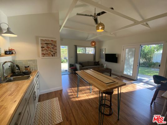 Interior, Kitchen, Living room, Pendant Lights, Wood Texture Flooring