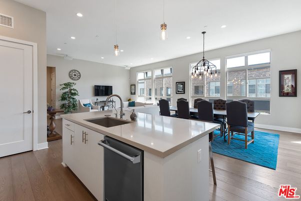 Dining room, Interior, Kitchen, Pendant Lights, Recessed Lighting, Wood Texture Flooring