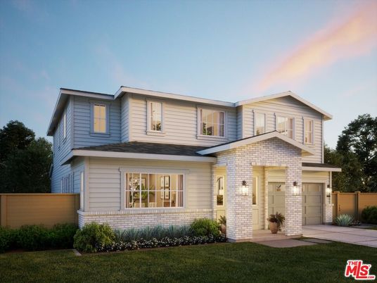 Attached, Exterior, Facade, Farmhouse