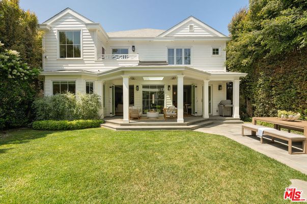 Backyard, Exterior, Facade, Farmhouse