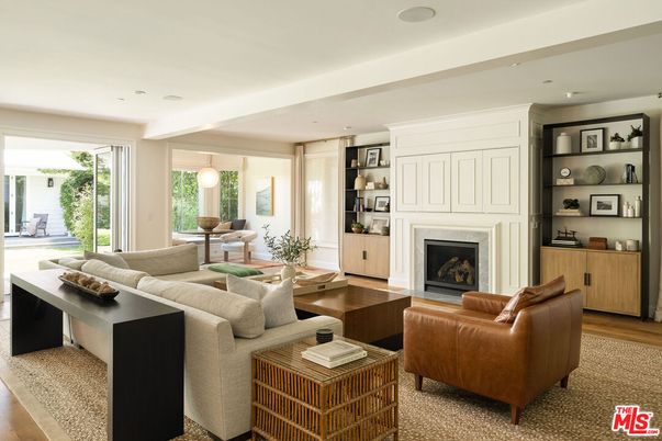 Fireplace, Interior, Living room, Pendant Lights, Recessed Lighting, Wood Texture Flooring