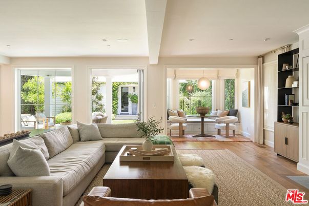 Interior, Living room, Pendant Lights, Recessed Lighting, Wood Texture Flooring