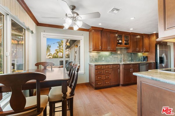 Dining room, Interior, Kitchen, Recessed Lighting, Wood Texture Flooring