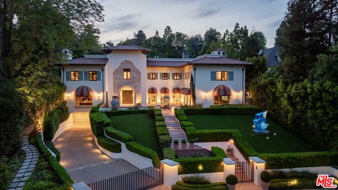 Backyard, Exterior, Facade, Mediterranean