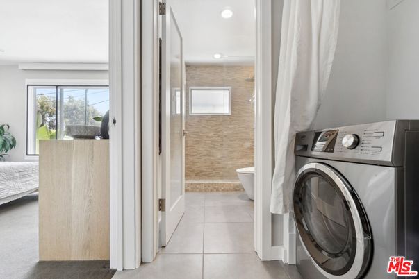Bathroom, Interior, Recessed Lighting, Washer