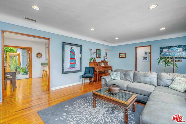 Interior, Living room, Piano, Recessed Lighting, Wood Texture Flooring