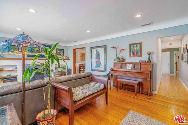 Interior, Living room, Piano, Recessed Lighting, Wood Texture Flooring
