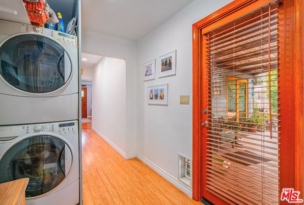 Interior, Utility Closets, Washer, Wood Texture Flooring