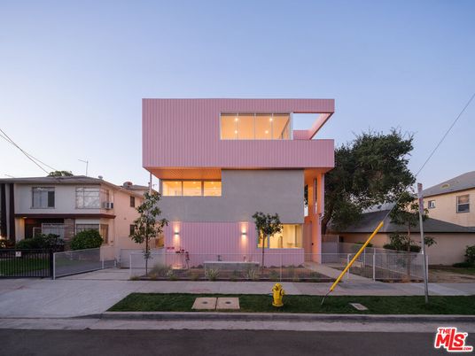 Exterior, Facade, Modern
