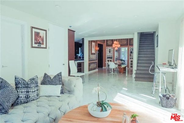Dining room, Interior, Living room, Marble, Recessed Lighting