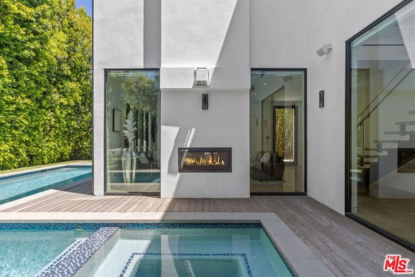 Exterior, Fireplace, Pool
