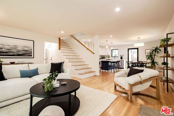 Chandelier, Dining room, Interior, Living room, Pendant Lights, Recessed Lighting, Wood Texture Flooring