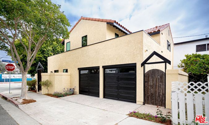 Attached, Exterior, Facade, Spanish Mediterranean