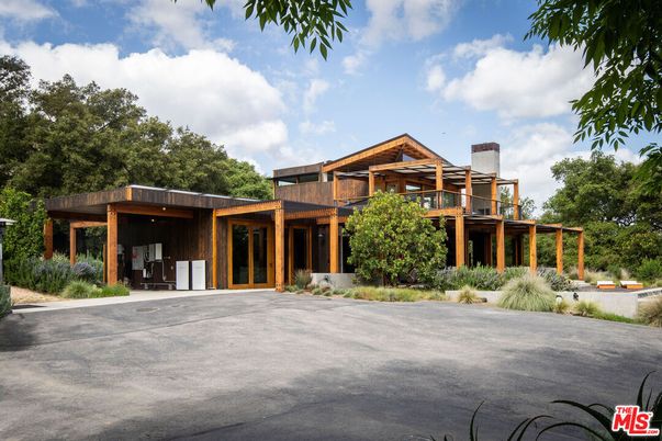 Backyard, Exterior, Facade, Modern