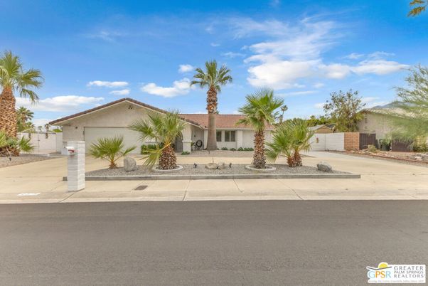 Attached, Exterior, Facade, Ranch