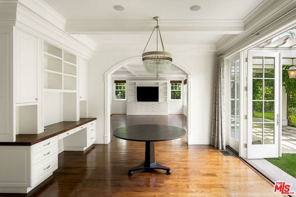 Interior, Pendant Lights, Wood Texture Flooring