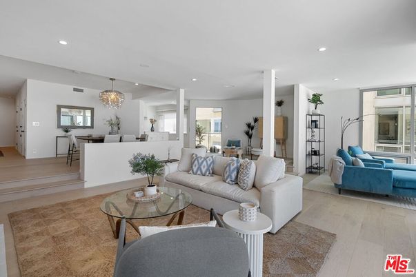 Chandelier, Dining room, Interior, Living room, Recessed Lighting, Wood Texture Flooring
