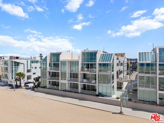Exterior, Facade, Condo Building