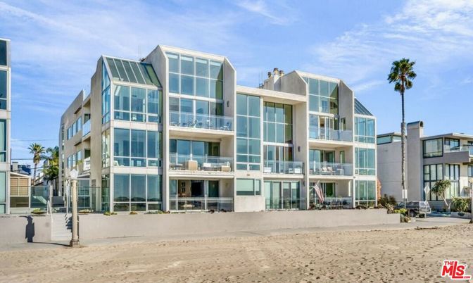 Exterior, Facade, Condo Building