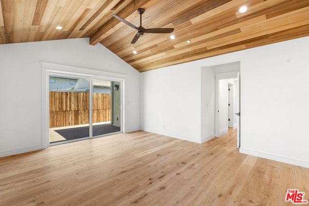 Empty room, Interior, Recessed Lighting, Wooden Beams, Wooden Ceilings, Wood Texture Flooring