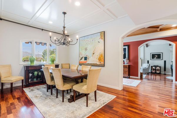 Chandelier, Dining room, Interior, Recessed Lighting, Wood Texture Flooring