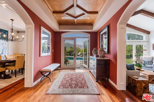 Chandelier, Dining room, Interior, Pendant Lights, Recessed Lighting, Wood Texture Flooring