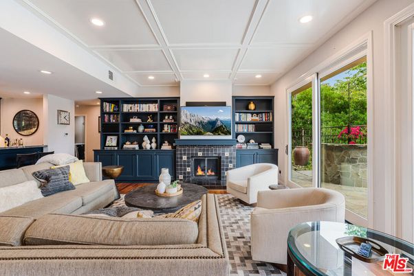 Fireplace, Interior, Living room, Recessed Lighting