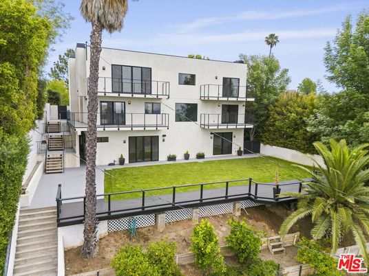 Backyard, Exterior, Facade, Modern