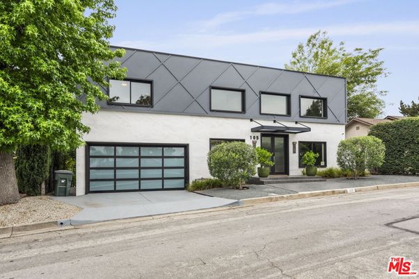 Attached, Exterior, Facade, Modern
