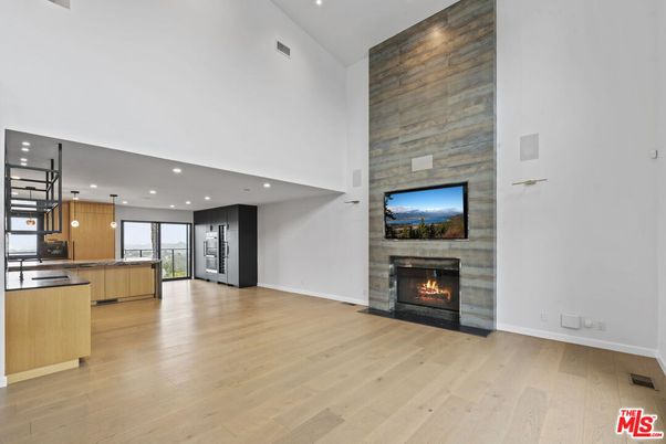 Fireplace, Interior, Kitchen, Pendant Lights, Recessed Lighting, Wood Texture Flooring