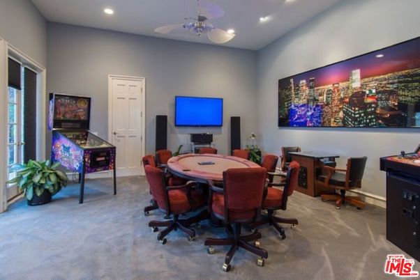 Game Room, Interior, Recessed Lighting