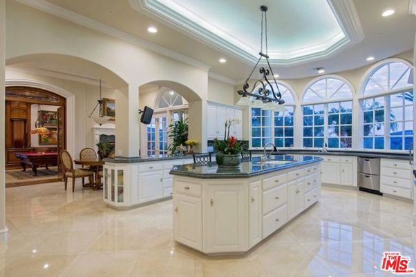 Chandelier, Dining room, Interior, Kitchen, Pendant Lights, Recessed Lighting, Stainless Steel Appliances