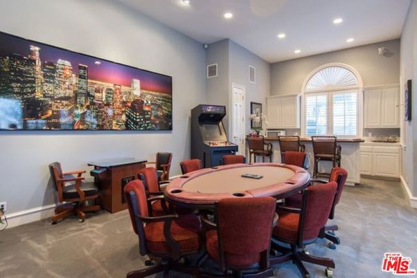 Game Room, Interior, Recessed Lighting