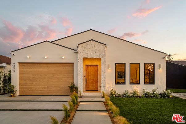 Attached, Exterior, Facade, Modern