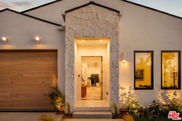 Attached, Exterior, Facade, Modern