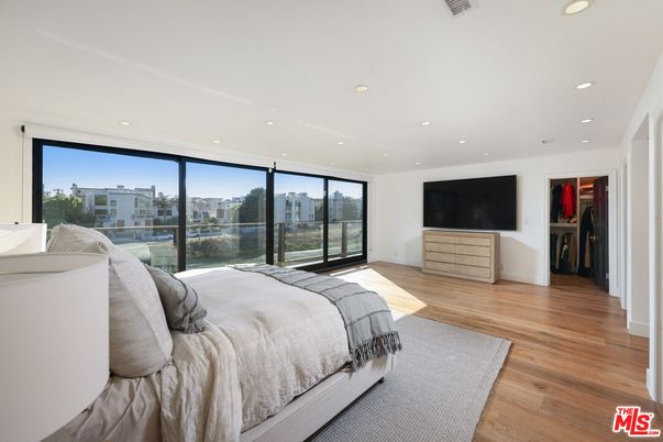 Bedroom, Interior, Recessed Lighting, Water, Wood Texture Flooring